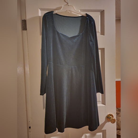 Green Velvet Dress - Picture 1 of 2